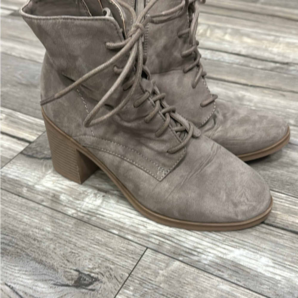 Women's Lace-Up Ankle Boots - Gray